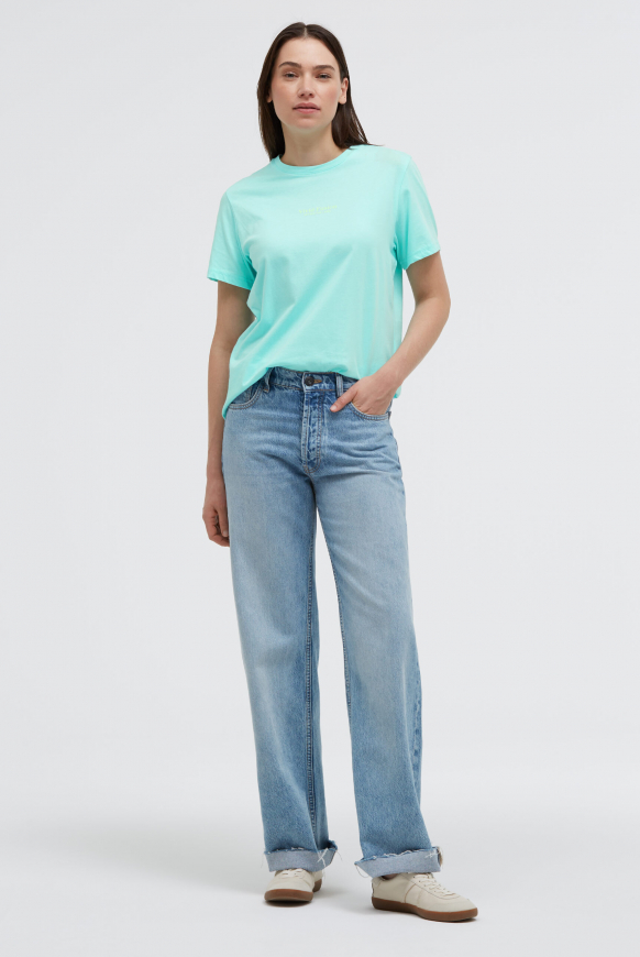 T-Shirt TU:LIP mit dezentem Label Print