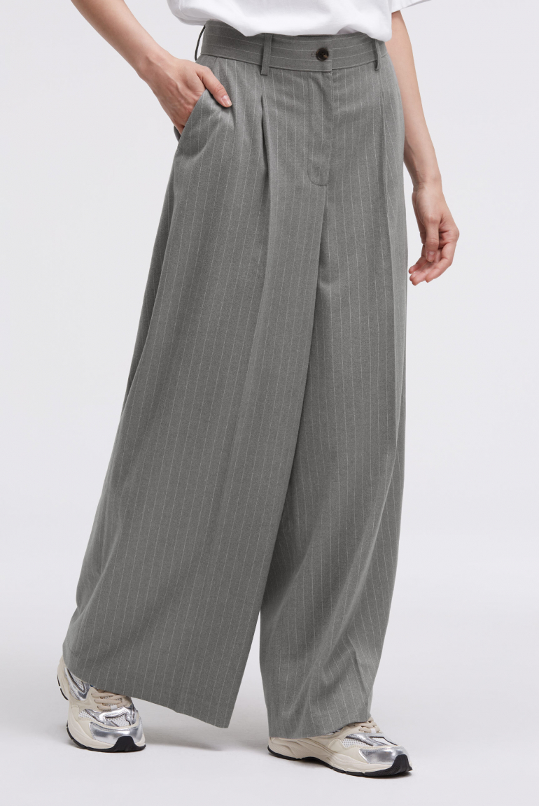 Nadelstreifenhose PE:RI mit extra weitem Bein cozy grey