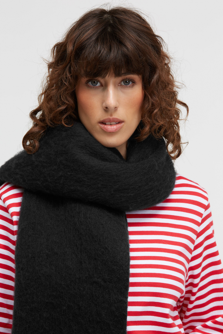 Angerauter Schal AMA:RY mit Fransen black