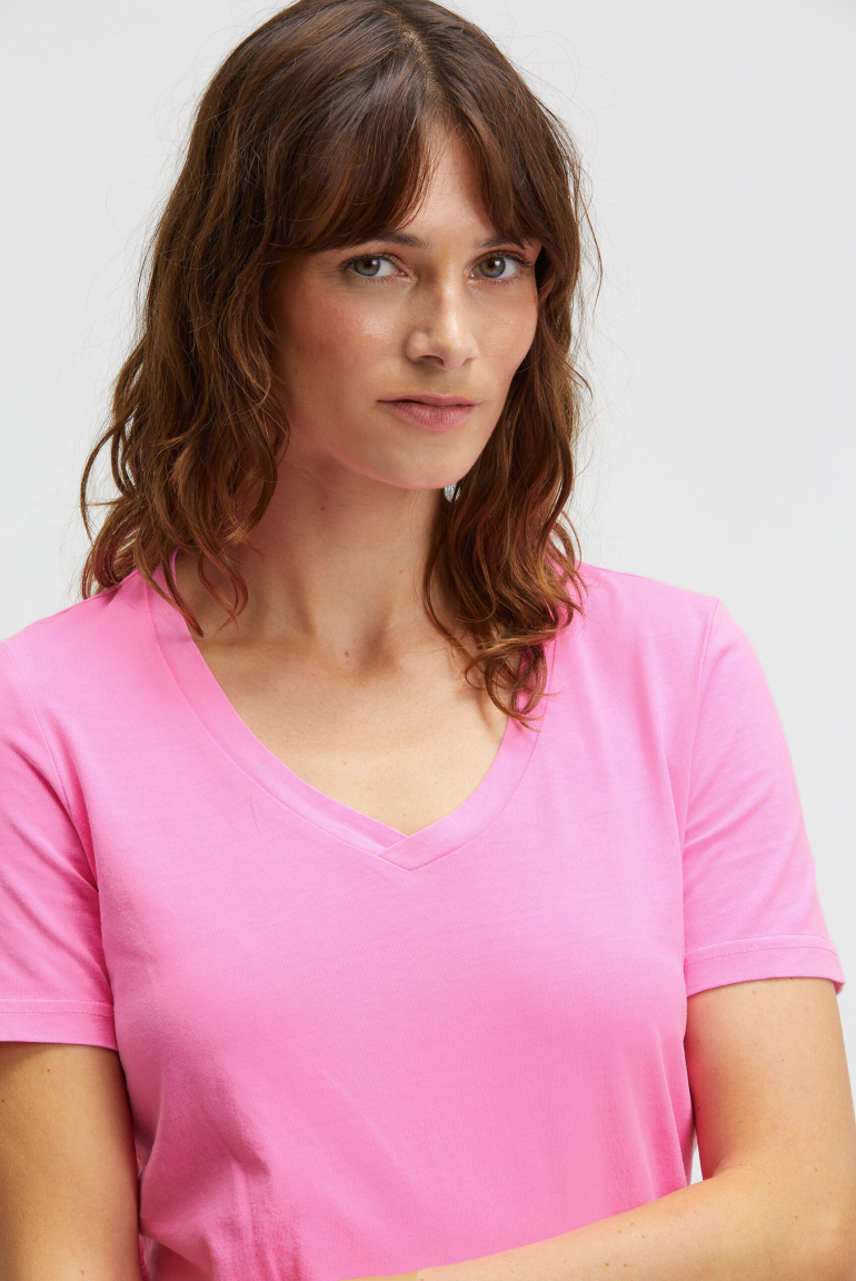 Basic T-Shirt TA:VI mit V-Ausschnitt