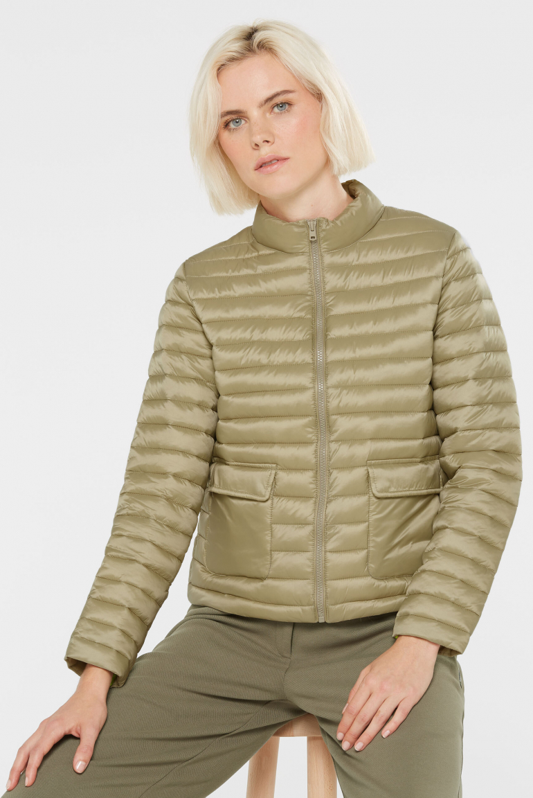 Leichte Steppjacke OVI:NE mit aufgesetzten Klappentaschen