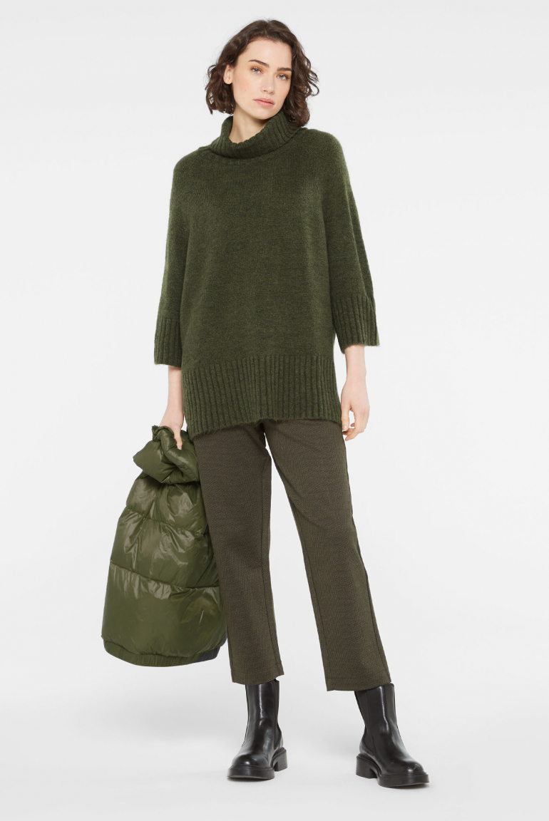 Rollkragenpullover mit verkürzten Ärmeln