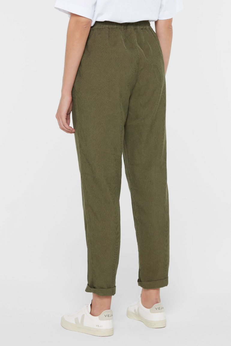 Cordhose PEA:CE mit Elastikbund im Jogger-Stil