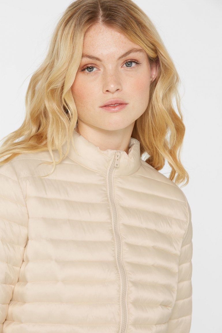 Leichte Steppjacke OVI:NE mit aufgesetzten Klappentaschen