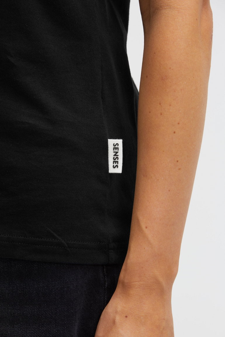 Basic T-Shirt TA:VI mit V-Ausschnitt