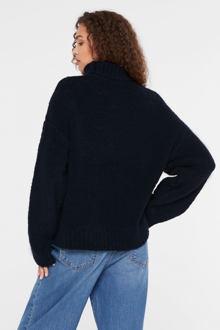Bouclé-Pullover mit Stehkragen