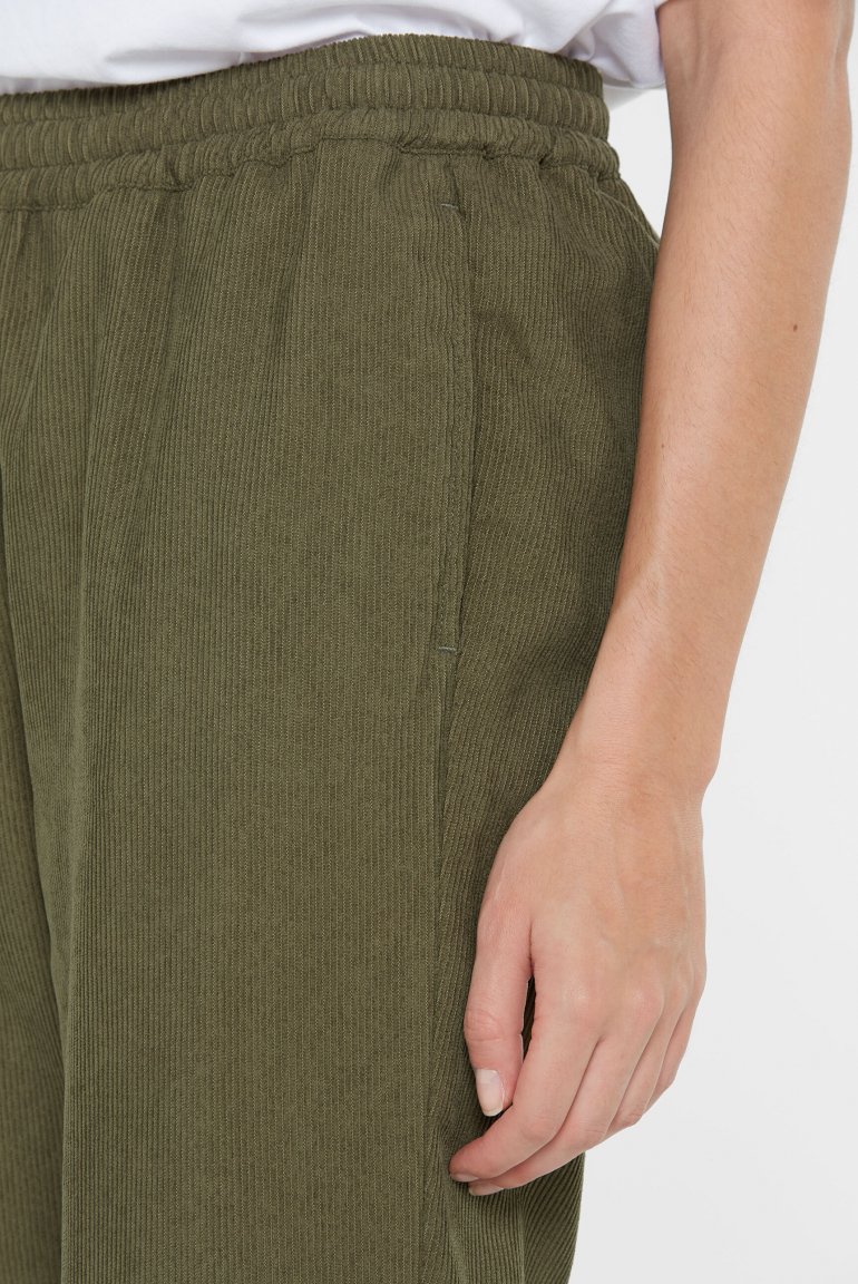 Cordhose PEA:CE mit Elastikbund im Jogger-Stil