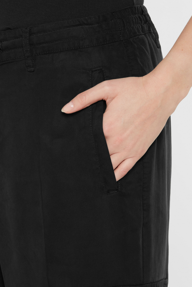 Fließende Cargohose PE:RTH mit weitem Bein