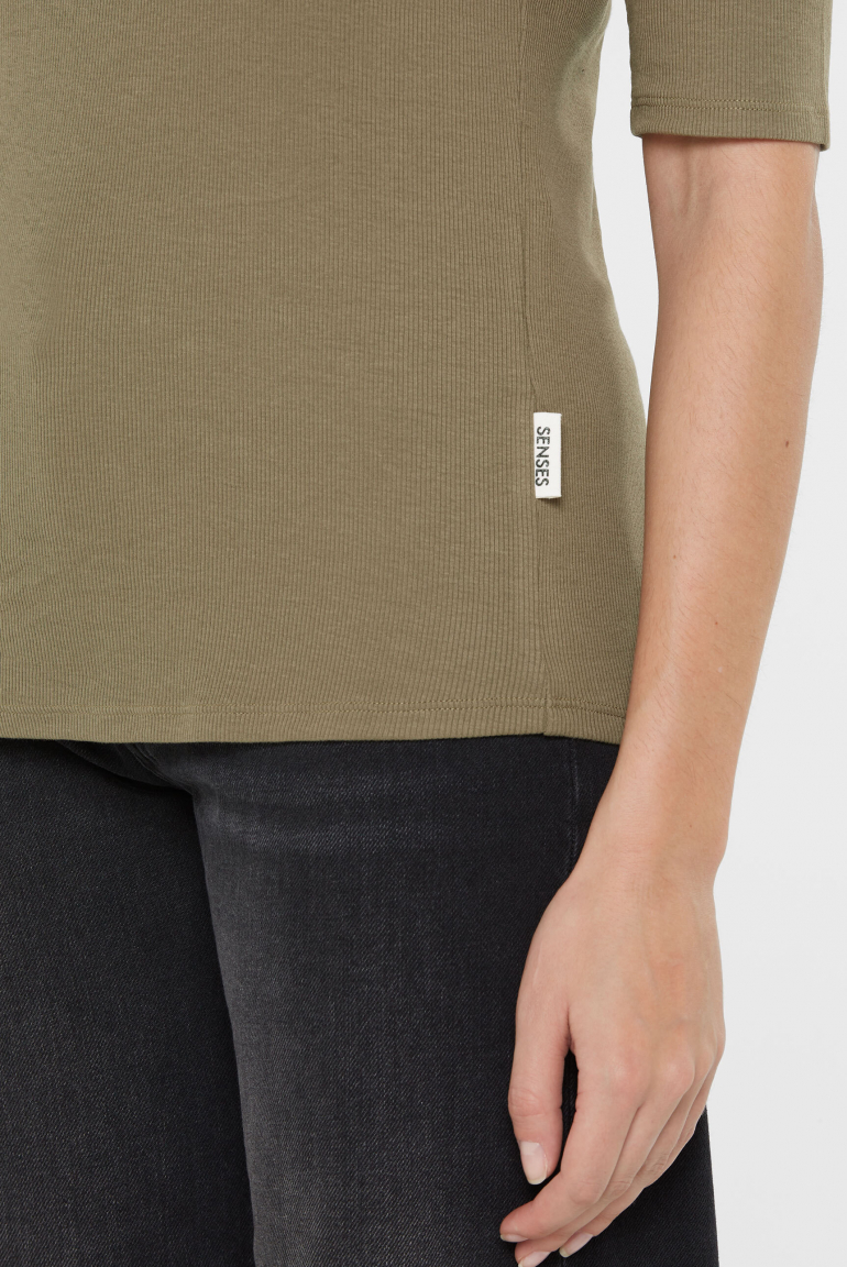 Geripptes Serafino-Shirt TO:VE