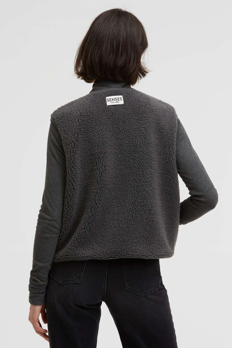 Weste SV:EA im Sherpa-Look