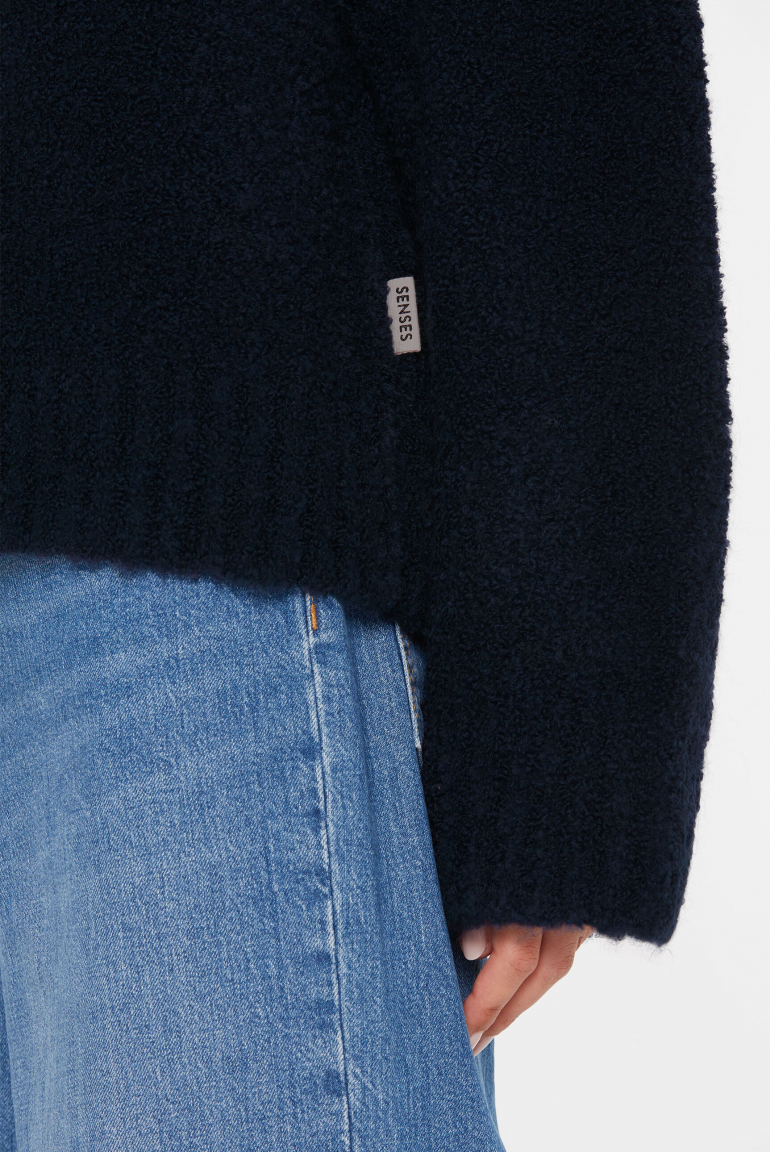 Bouclé-Pullover mit Stehkragen