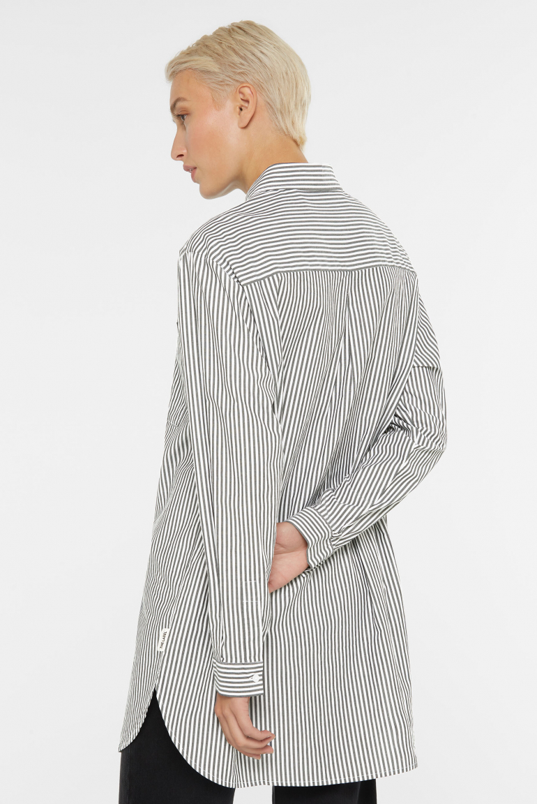 Gestreifte Oversized Hemdbluse BLOS:SOM